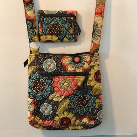 Vera Bradley Crossbody Purse in “Perfect Petals” Pattern - Picture 3 of 8
